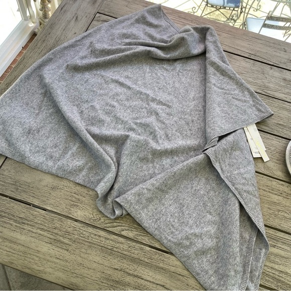 Fincati Gray Cashmere Blend Asymmetrical Sweater Poncho OSFM NWT - Picture 1 of 11